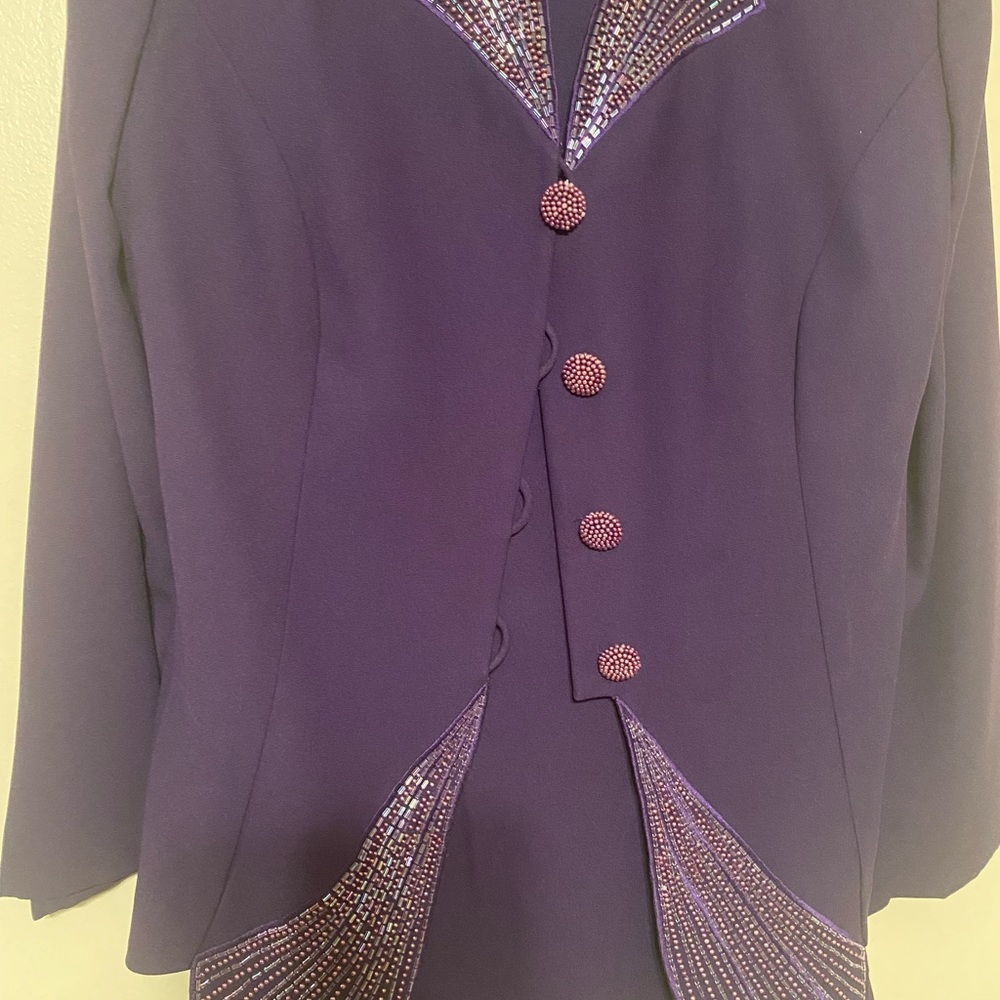 Purple polyester beaded sequins 2 peices, knee skirt, V-neck, lined inside